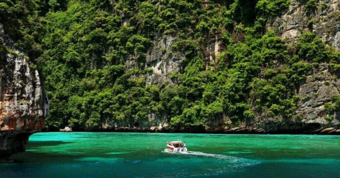 Guide to Island Hopping in Koh Phi Phi